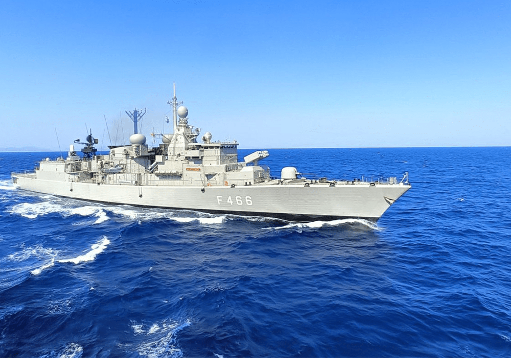 Η φρεγάτα Νικηφόρος Φωκάς (F-466) του Πολεμικού Ναυτικού εν πλω στο Αιγαίο Πέλαγος